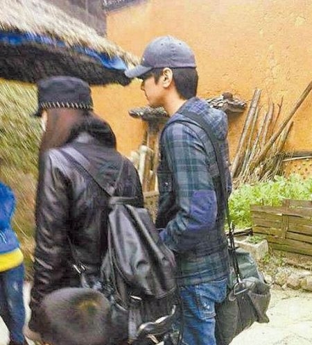 高圓圓趙又廷打扮休閑。